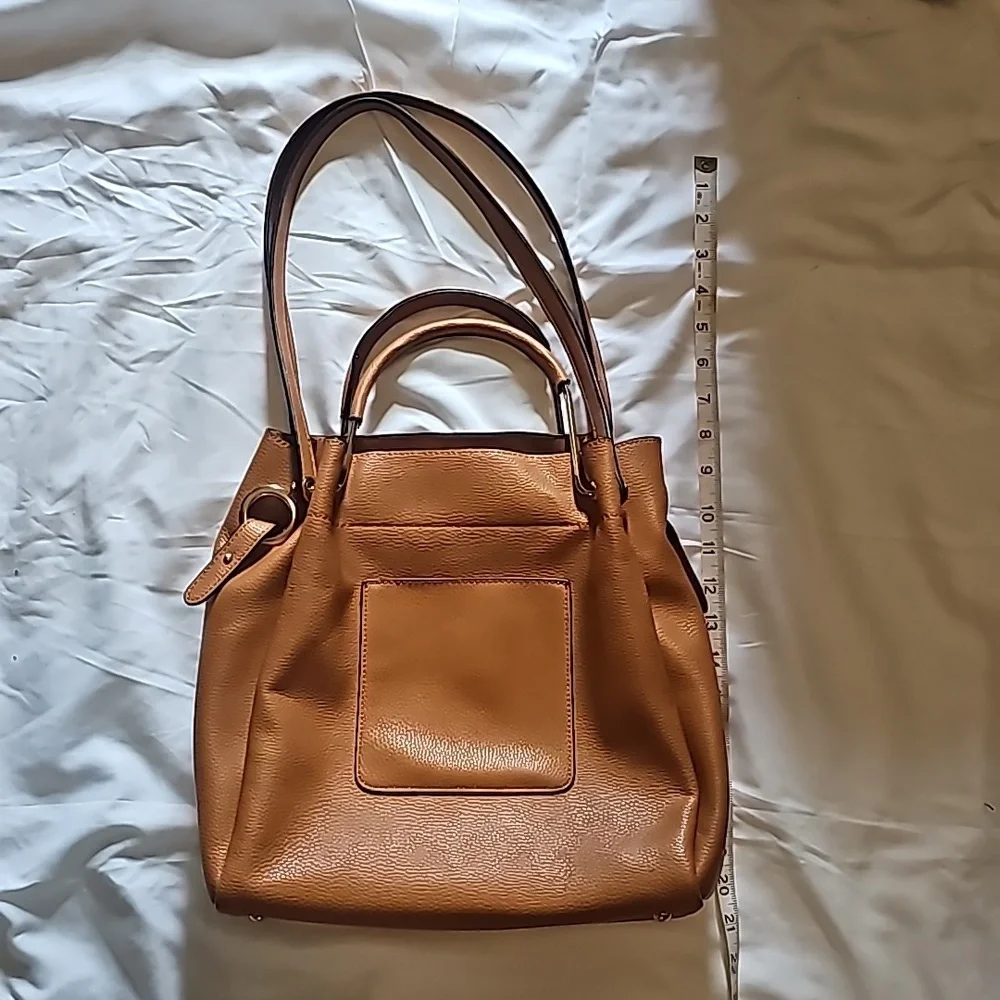 Sondra Robert's Squared leather bag with gold hardware. Camel color. EUC. - Picture 2 of 7